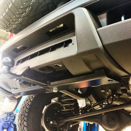 Фаркоп с защитой бампера F-DESIGN для Chevrolet Niv@ (не окрашенный) купить недорого с доставкой в Нижний-Новгород